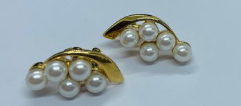 Vintage  Classic Faux Pearl Clip On Earrings
