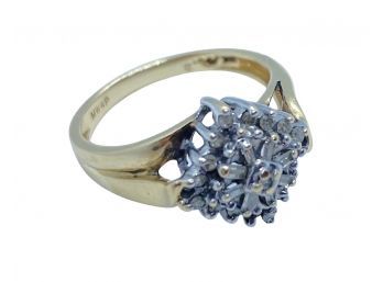 Stunning 14K Gold Diamond Ring. Size 6.5, Total Weight 3.5 Grams
