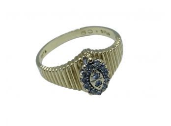 Stunning 10K Gold Diamond Ring, Beautiful Vintage Style. Size 6, Total Weight 2.34 Grams