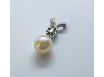 Necklace Pendant, 14K Gold With Diamond And Pearl Accent