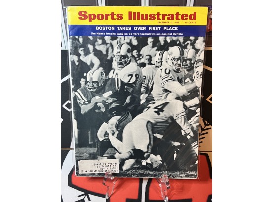 Sports Illustrated December 12, 1966 'Boston Takes Over First Place - Jim Nance Breaks Away On 65-yard TD