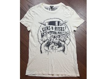 Guns N' Roses Skull With Hat  2 Guns Medium T-shirt