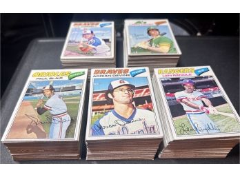 500 Count 1977 Topps Baseball Cards NM Condition