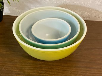 Set Of 3 Primary Pyrex Nesting Mixing Bowls
