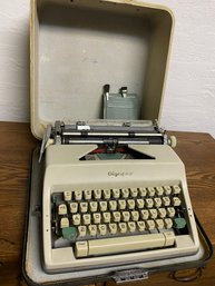 Fun Old Olympic Portable Typewriter