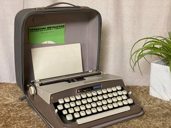 Signature 300 Portable Typewriter
