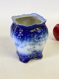 Wheeling Pottery LaBelle China Flow Vase