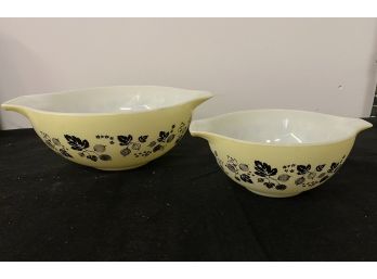 Two Vintage Pyrex Nesting Bowls