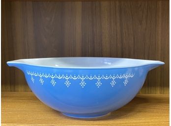 Vintage Snowflake Garland Pyrex Blue Bowl
