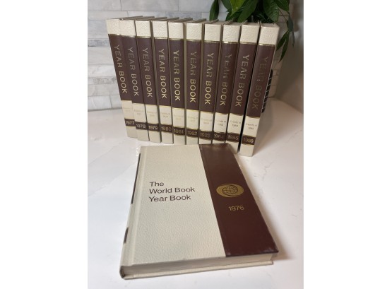 The World Book Yearbook, 10 Volumes/10 Years   1976-1986