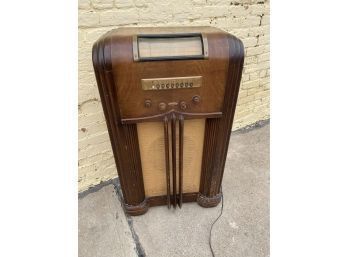 Vintage Console Airmaster Radio