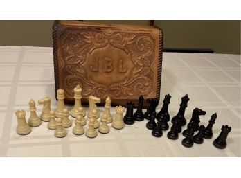 Vintage Gallant Knight Co. Chess Pieces In Embossed And Stitched Leather Box With Original Instructions