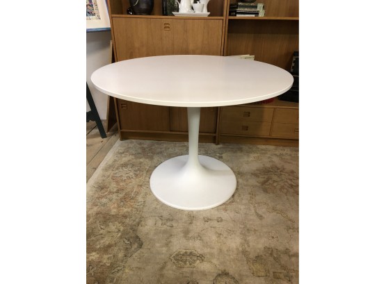 Round Tulip Style Dining Table