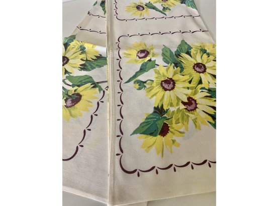 Vintage Daisy Tablecloth  Approx. 50 X 54 Inches
