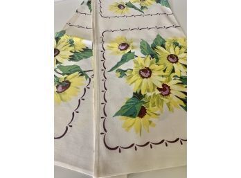 Vintage Daisy Tablecloth  Approx. 50 X 54 Inches