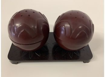 Round Ball Salt & Pepper On Cute Lil Stand 3x2 Inches