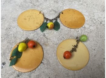 Four Bakelite Disks And Decore