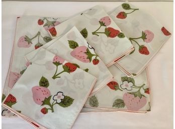 Cutest Ever Vintage Strawberry  Linens Set Of 8