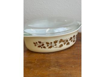 Vintage Pyrex 2.5 Qt Casserole With Lid, Gold Leaves With Acorns
