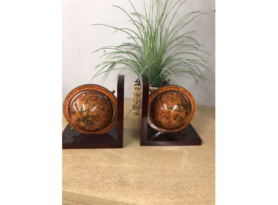 Awesome Globe Bookends