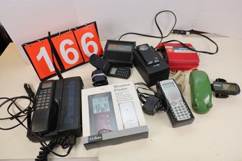 NICE COLLECTION OF VINTAGE PHONES AND MORE! - NOTICE COOL FROG PHONE!