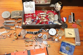 LOT 97 - VERY NICE LOT OF JEWLERY AND MORE! MUST SEE