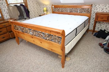 LOT 11 - KING SIZE HIGH END BED AND VERY CLEAN NEWER MATTERESS
