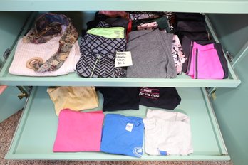 LOT 22 - WOMENS ATHLETIC WEAR - M / LARGE AND TEE SHIRTS