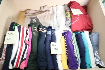 LOT 25 - LONG AND SHORT SLEEVE WOMENS SHIRTS - MOSTLY M / L