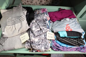LOT 27 - WOMENS ACTIVEWEAR - SIZES ON POST IT NOTES