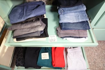LOT 28 - WOMENS JEANS / PANTS / CAPRIS AND MORE!  SIZES ON POST IT NOTES