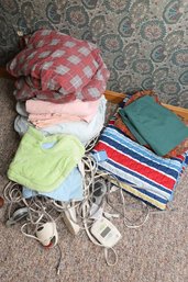 LOT 53 - BLANKETS / HEATING CORDS AND ITEMS SHOWN