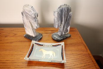LOT 66 - HORSE RELATED / BOOK ENDS AND GLASS