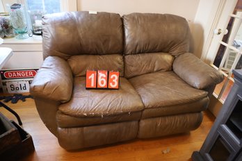 LOT 163 - SOFA - OWNER DID HAVE DOGS - FIRST FLOOR