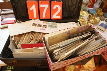 LOT 172 - BRIEFCASE FULL OF OLD STAMPS WITH LETTERS INSIDE MANY ENVOLOPS / EPHEMERA