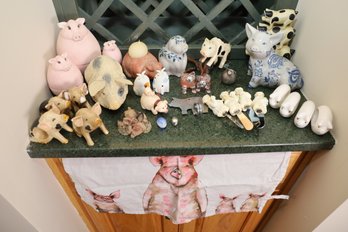LOT 109 - PIGS AND PIG RELATED ITEMS