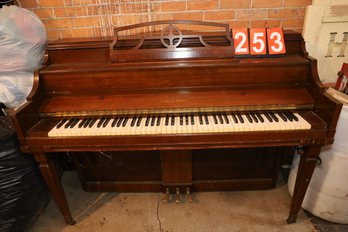 LOT 253 - UPRIGHT PIANO