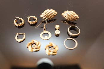 LOT 401 - 14K GOLD ITEMS SHOWN - NICE LOT!