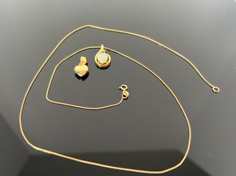 LOT 32 - 14k GOLD NECKLACE AND PENDANTS