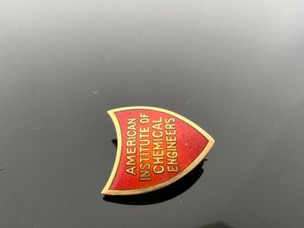 LOT 34 - 14k GOLD 'AMERICAN INSTITUTE OF CHEMICAL ENGINEERS' PIN