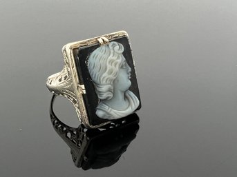 LOT 54 - 14k GOLD ANTIQUE HAND CARVED WITH CAMEO RING - AMAZING!