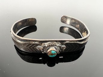 LOT 71 - MEXICAN OR INDIAN HANDMADE SILVER BRACELET - BEAUTIFUL!