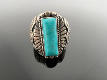 LOT 81 - IMPRESSIVE NATIVE AMERICAN OR MEXICAN SILVER RING (HALLMARKED) MUST SEE - STUNNING!