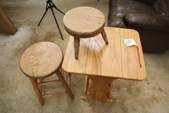 LOT 288 - TABLE AND STOOLS