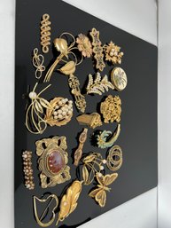 LOT 197 - BEAUTIFUL COLLECTION OF VINTAGE BROOCHES!