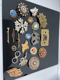 LOT 198 - BEAUTIFUL COLLECTION OF VINTAGE BROOCHES!