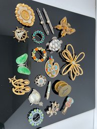 LOT 199 - AMAZING COLLECTION OF VINTAGE BROOCHES!