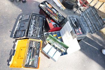 LOT 439 - TOOL CASES AND ITEMS IN THEM
