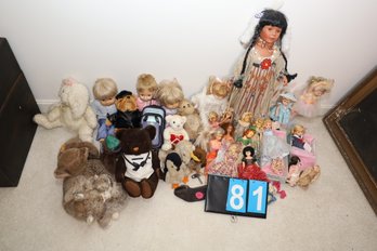 LOT 81 - DOLLS / BARBIES / AMERICAN GIRL DOLL AND MORE