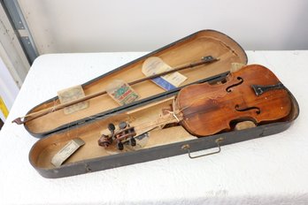 LOT 204 - UNKNOWN ANTIQUE VIOLIN AND BOW WITH CASE